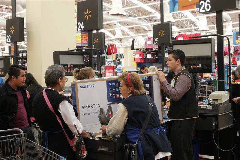  Les Mexicains inondent les centres commerciaux Ã  la recherche des meilleurs prix