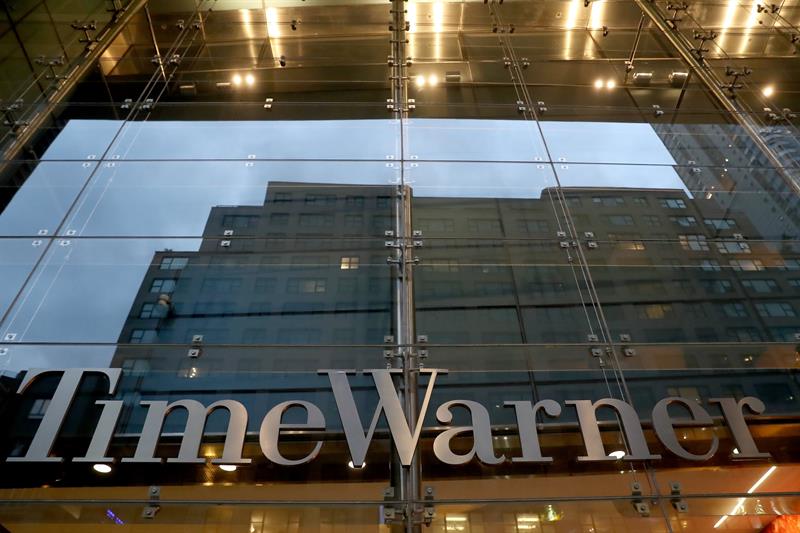  AT & T dÃ©fend que sa fusion avec Time Warner fera baisser le prix de la tÃ©lÃ©vision